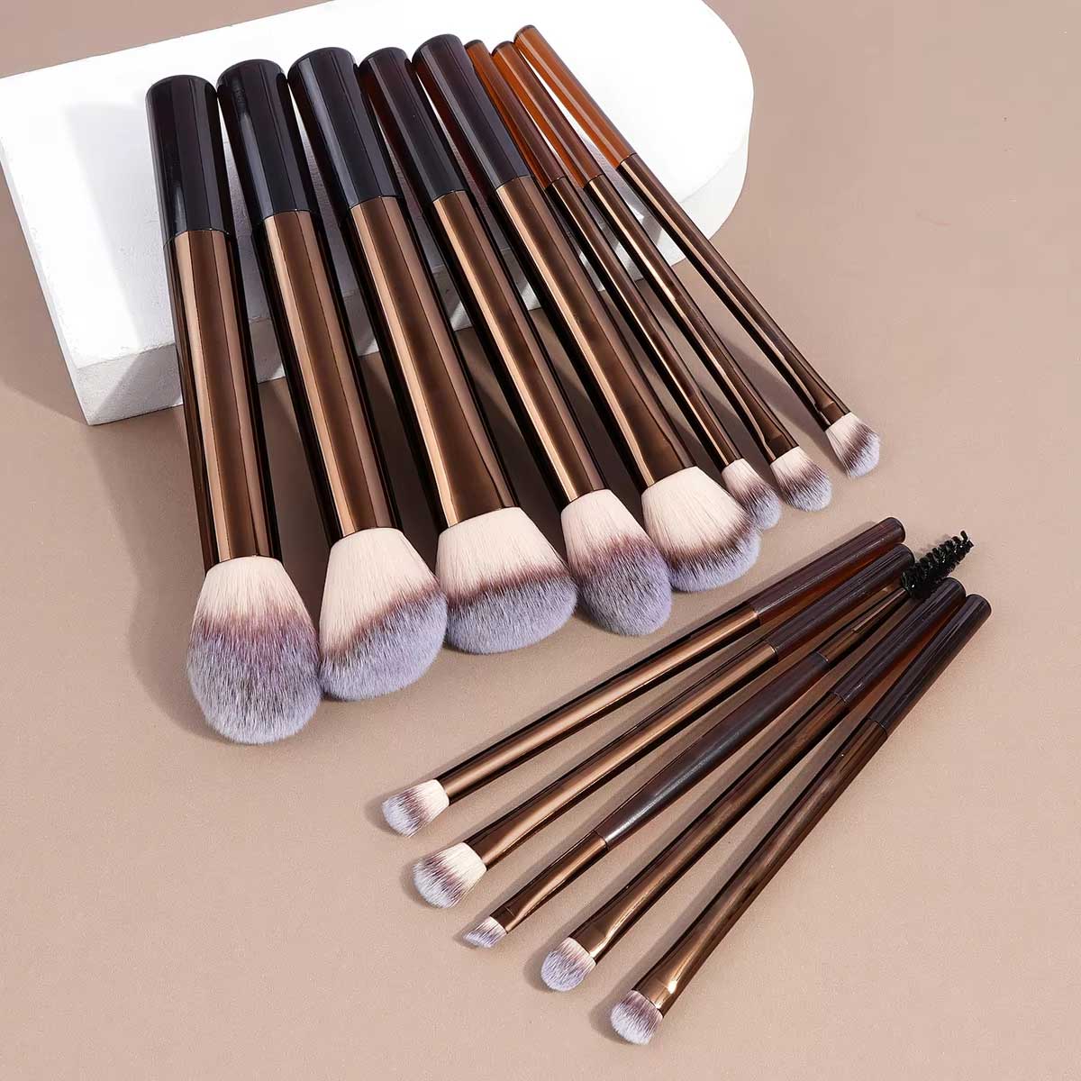 Ensemble de pinceaux de maquil - Huda Beauty Makeup Brush Set avis et prix