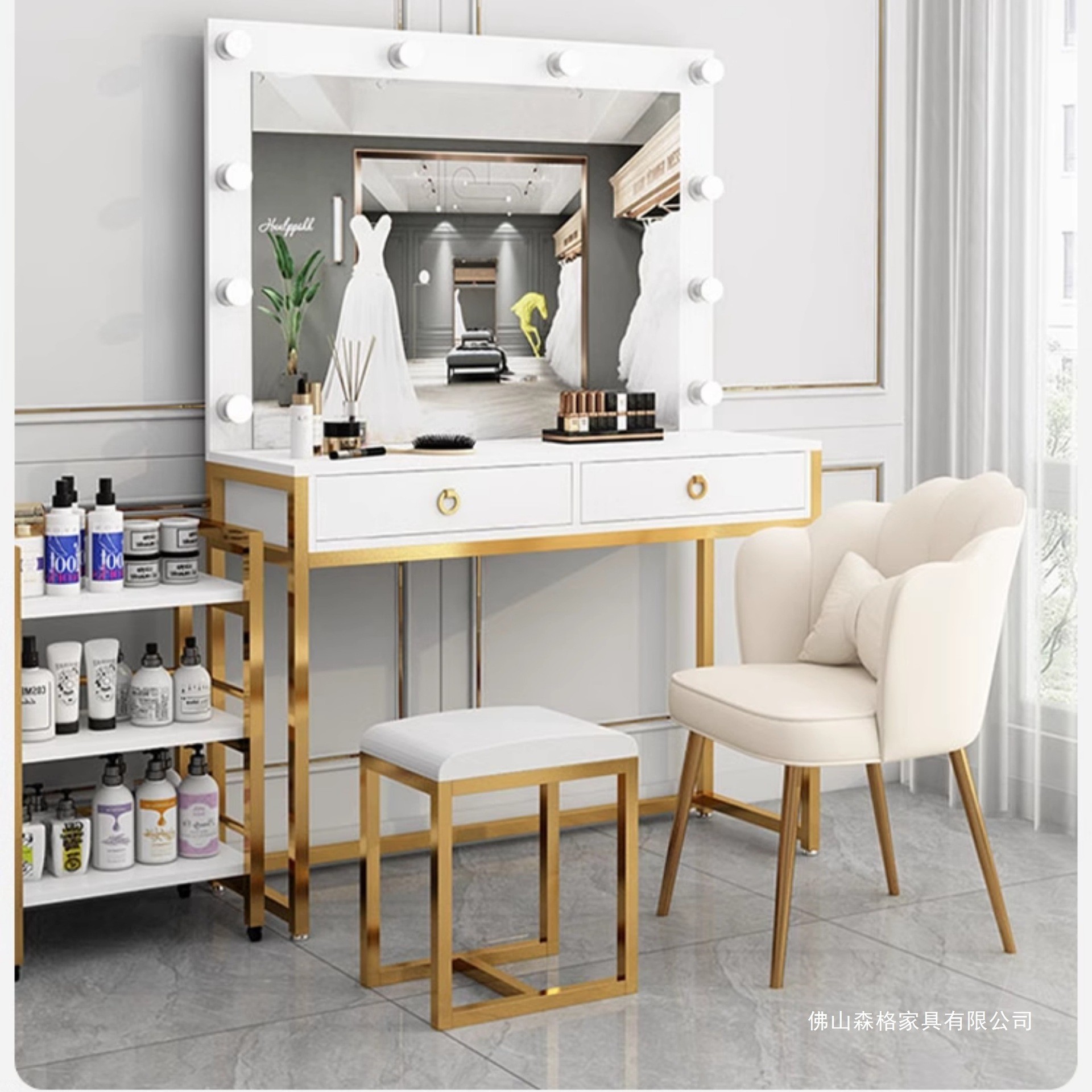 Coiffeuse de studio avec miroi - Beauty Makeup Training avis et prix