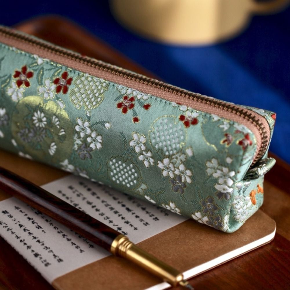 Trousse à crayons de style rét - Beauty Makeup School avis et prix